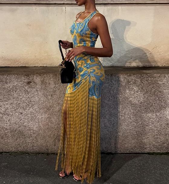 Elegant slim fit maxi dress with printed pattern side view
