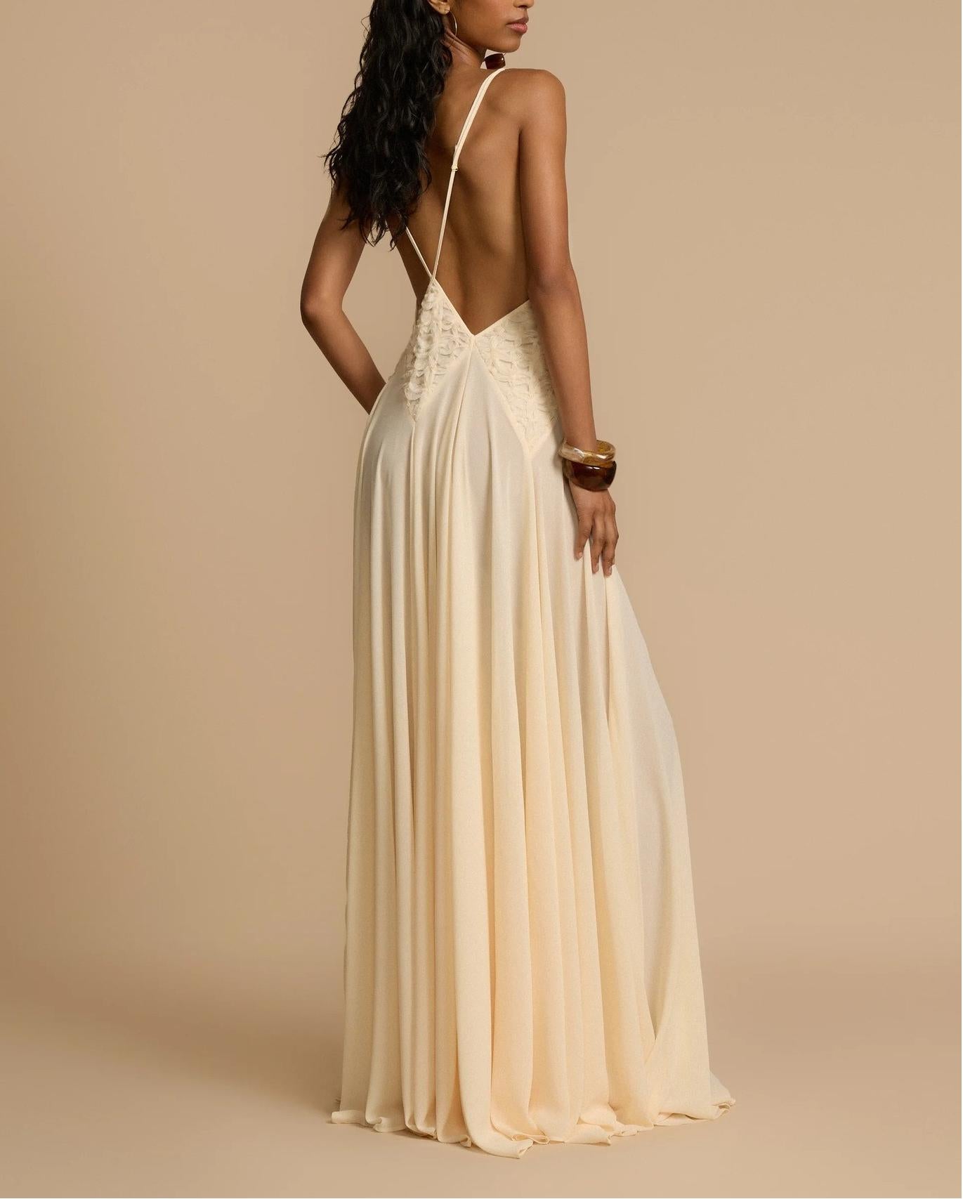 Stylish backless maxi dress for summer parties ivory color