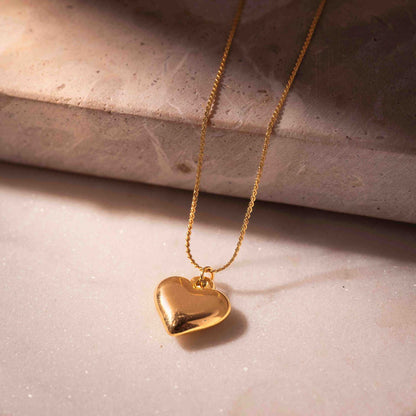 "Elegant 3D Peach Heart Clavicle Necklace"